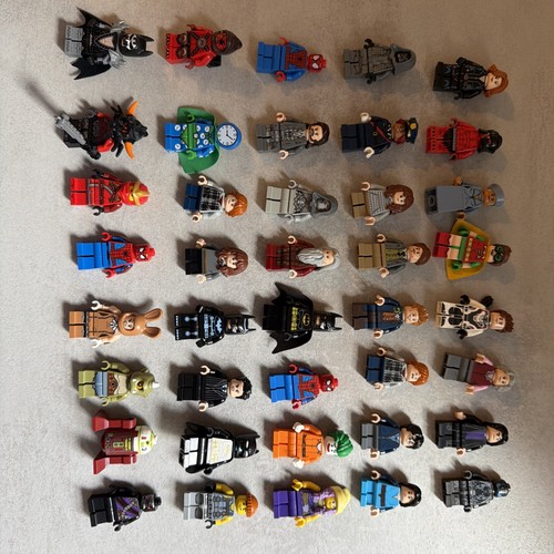 Lego minifigures bundle - 40,