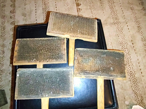 Lot flat hand carders - hand,