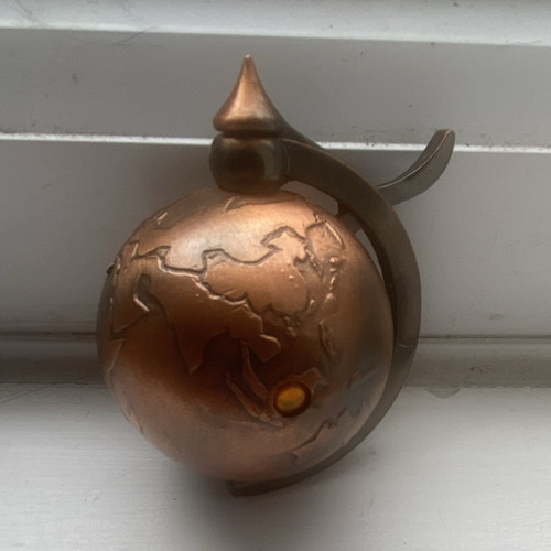 Small bronze metal - metal, tabletop