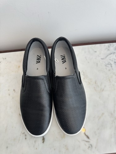 Zara embossed laceless size - , 9