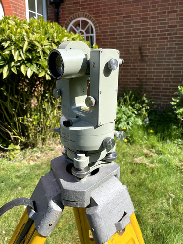 Vintage v22 theodolite - vintage,