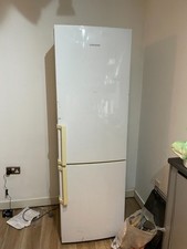 SUMSUNG refrigerator used 180cm 70/30 Fridge Freezer - White RL39THSW