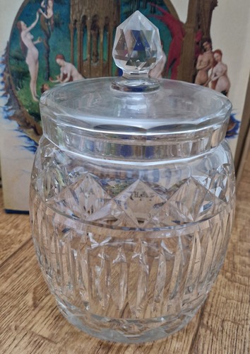 Vintage biscuit barrel cookie - barrel,