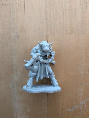 Reaper bones female minotaur - 4,