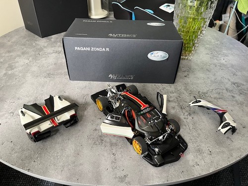Rare autoart signature - v/rare,