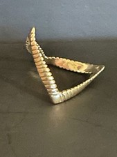 9ct 375 Gold Ribbed Full Wishbone Chevron Ring Size P / Q 1.57g Hallmarked 1978