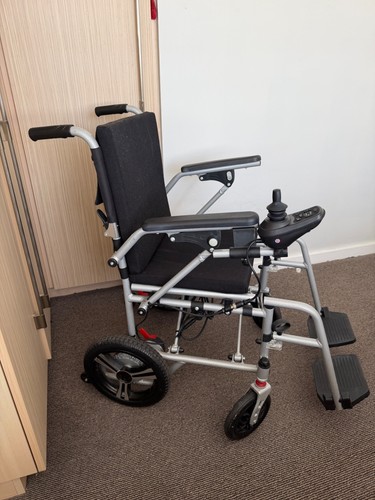 Electric wheelchair folding