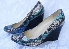 MAX STUDIO WEDGE SHOES, Aqua Blue Reptile Stacked Wedge Round Toe 9.5 M