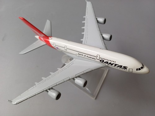 Diecast 500 model airliner - model,