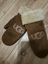 WOMENS UGG SHEEPSKIN MITTENS. AMAZING CONDITION. QUICK SALE WANTED! BID ME!