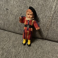 VINTAGE VATICAN SWISS GUARD SOUVENIR COSTUME ETHNIC PLASTIC DOLL SLEEPY EYES