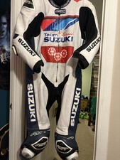 Team Classic Suzuki RST race