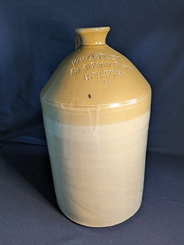 Stoneware flagon gallon wm - flagon, 2