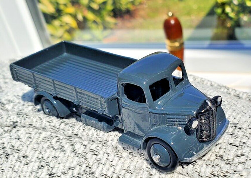 Vintage grey 1940s dinky - grey, 25a