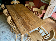 Victorian pine dining table – antique vintage.  5 chairs and 1 carver