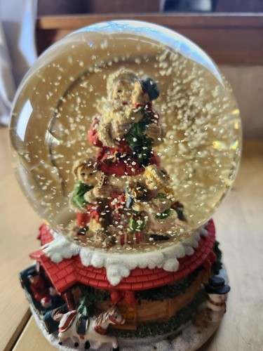 Musical large snow globe - large,