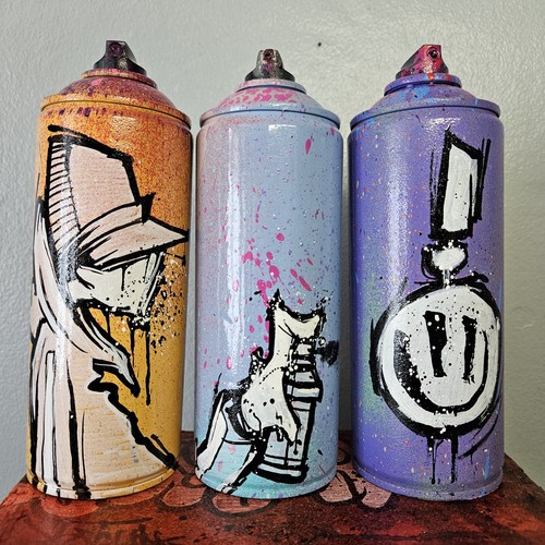 Graffiti smile character spray - graffiti,