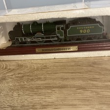Atlas Editions SCHOOLS CLASS 4-4-0 SR Diesel Locomotive Model Display Train