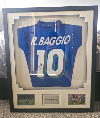 Roberto baggio italy signed - roberto,