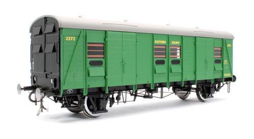 Heljan 9170 covered carriage - heljan,