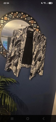 Size roman black - roman, and