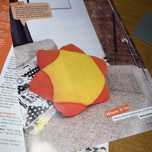 Novelty cushion knitting