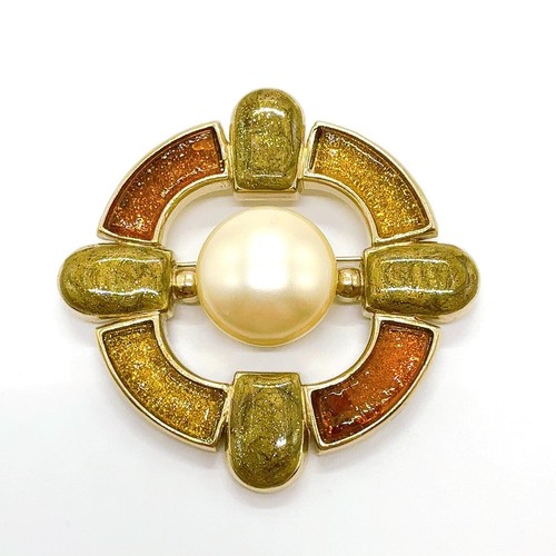 Chanel brooch pearl gold - pearl,