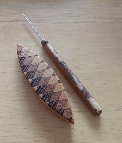 Wood tatting shuttle inlaid - shuttle.,