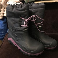 JUNIOR CRANE SNOW OUTDOORS