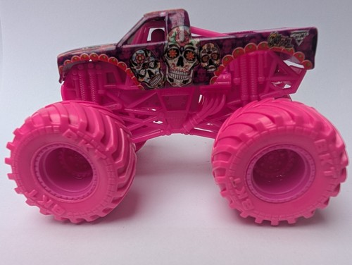 Monster jam hot wheels - hot,