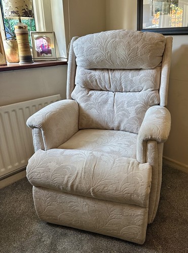 Hsl recliner chair great - -,