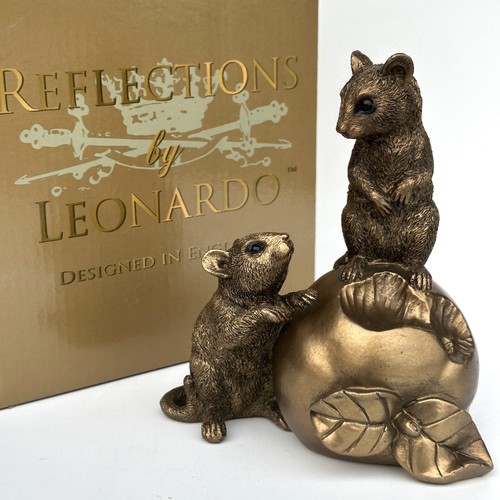 Bronze mice apple leonardo - bronze, on