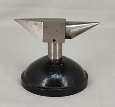 VINTAGE WATCHMAKERS / JEWELLERS SMALL ANVIL WITH CAST IRON BASE