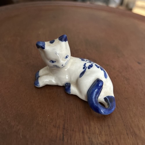 Vintage ceramic cat figurine