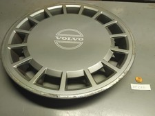 One 15" Volvo  740 hubcap 1990