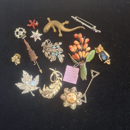 Bundle broken brooches - broken,