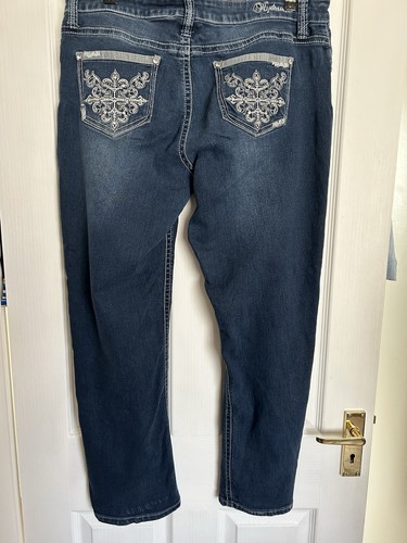 Hydraulic embroidered pocket - hydraulic,