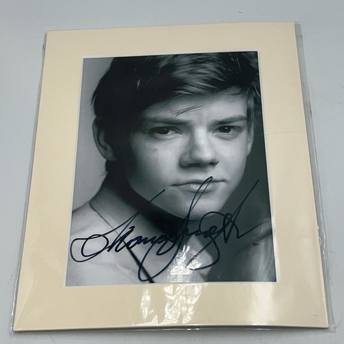 Thomas brodie sangster signed - brodie-sangster,