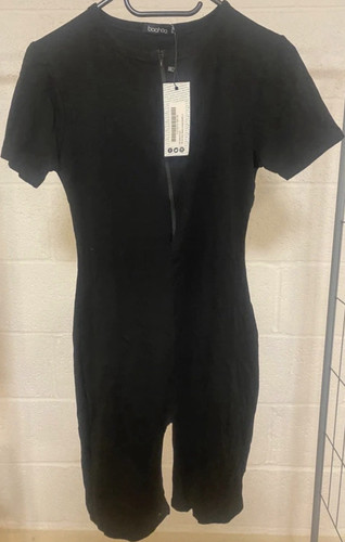 Boohoo black size zip front - black,