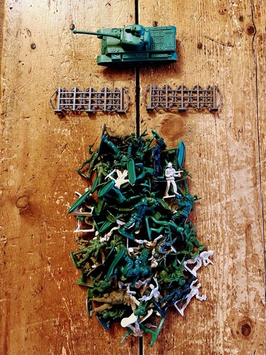 Toy soldier figures in - 84,
