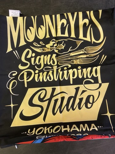 Cushion mooneyes signs - —,