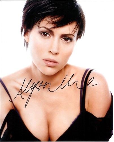 Alyssa milano autograph signed - milano,