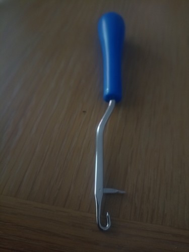 Latch hook tool for - for, rug