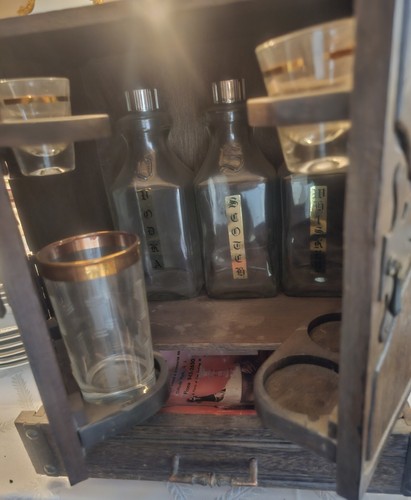 Vtg liquor cabinet - vtg, bar