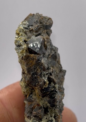 Large cassiterite crystal - large,