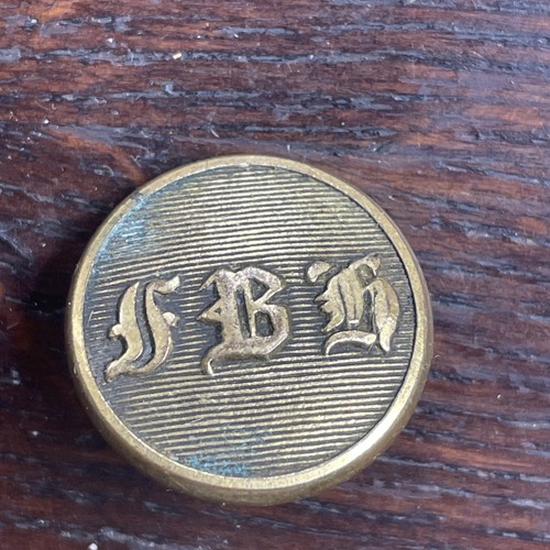 Hunt livery button four - livery, button.