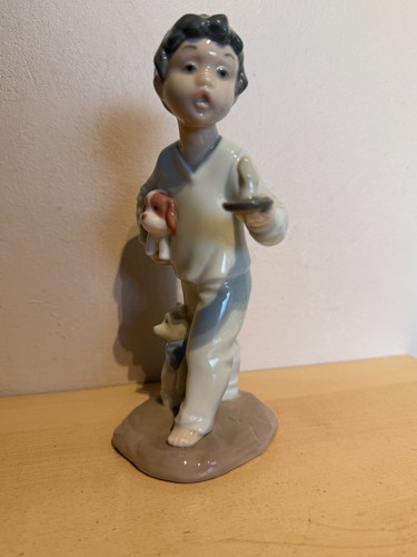 Nao lladro 1138 boy with - by,