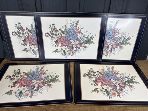 Pimpernel placemats feature