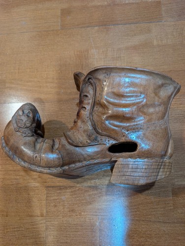 Carved wood boot with mouse - carved,