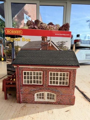 Hornby skaledale signal box - signal,